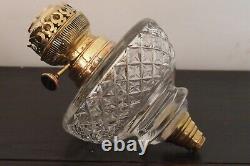 Grande lampe a pétrole ancienne en bronze et cristal / lampe aux chérubins