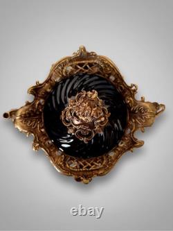 Grande urne couverte style Napoléon III en porcelaine noire et bronze décor ro