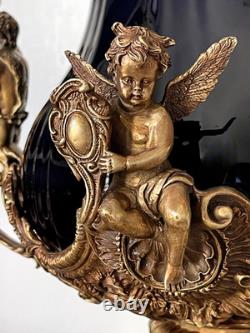 Grande urne couverte style Napoléon III en porcelaine noire et bronze décor ro
