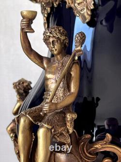 Grande urne couverte style Napoléon III en porcelaine noire et bronze décor ro