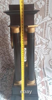 H C. Horloger Pendule à colonnes bois noirci bronze doré époques Napoléon III