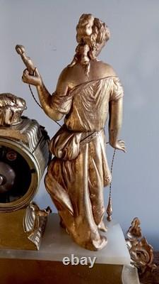 Horloge ancienne en bronze, albatre et régule
