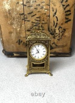 Horloge pendule bronze doré ciselé style rocaille 4 Jewels 8 Day À réviser