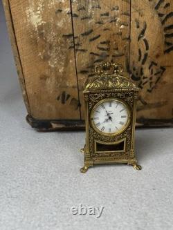 Horloge pendule bronze doré ciselé style rocaille 4 Jewels 8 Day À réviser