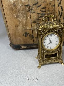 Horloge pendule bronze doré ciselé style rocaille 4 Jewels 8 Day À réviser