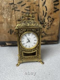 Horloge pendule bronze doré ciselé style rocaille 4 Jewels 8 Day À réviser
