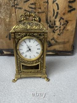 Horloge pendule bronze doré ciselé style rocaille 4 Jewels 8 Day À réviser