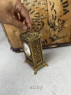 Horloge pendule bronze doré ciselé style rocaille 4 Jewels 8 Day À réviser