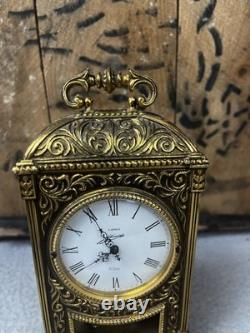 Horloge pendule bronze doré ciselé style rocaille 4 Jewels 8 Day À réviser