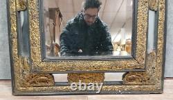 Important et rare miroir à parcloses époque Napoléon III en cuivre repoussé