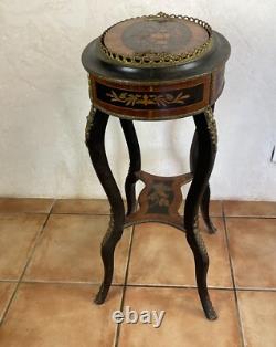 JARDINIERE NAPOLÉON III EN MARQUETERIE, BOIS ET BRONZE complète bac et couvercle
