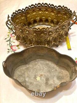 Jardinière du XIX Eme siècle en tole bronzé. Époque Napoléon III