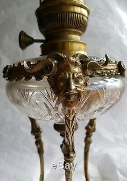 LAMPE ATHENIENNE NEOCLASSIQUE BRONZE & CRISTAL TETES DE BOUC GRIFFES H 33cm XIX