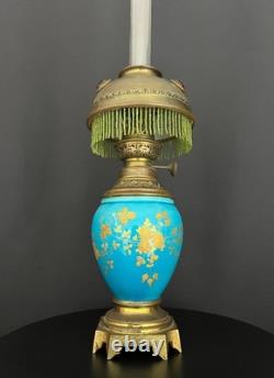 Lampe à huile en bronze et porcelaine émaillée, France, fin du XIXe siècle