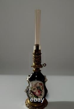 Lampe à pétrole Napoléon III en porcelaine et bronze, Valentine Bayeux