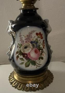 Lampe à pétrole Napoléon III en porcelaine et bronze, Valentine Bayeux