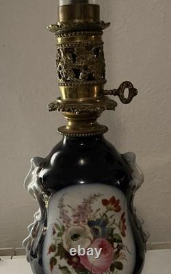 Lampe à pétrole Napoléon III en porcelaine et bronze, Valentine Bayeux