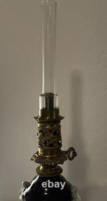 Lampe à pétrole Napoléon III en porcelaine et bronze, Valentine Bayeux