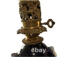 Lampe à pétrole Napoléon III en porcelaine et bronze, Valentine Bayeux