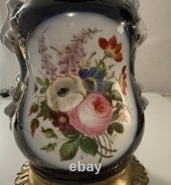 Lampe à pétrole Napoléon III en porcelaine et bronze, Valentine Bayeux