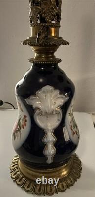 Lampe à pétrole Napoléon III en porcelaine et bronze, Valentine Bayeux