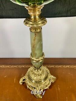 Lampe à pétrole à colonne en onyx et bronze de style rocaille, XIXème, oil lamp