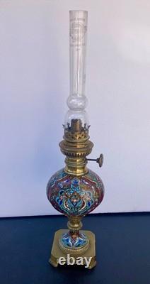 Lampe à pétrole en bronze et émail cloisonné ancien avec sa verrerie