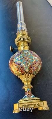 Lampe à pétrole en bronze et émail cloisonné ancien avec sa verrerie