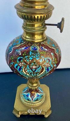 Lampe à pétrole en bronze et émail cloisonné ancien avec sa verrerie