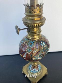 Lampe à pétrole en bronze et émail cloisonné ancien avec sa verrerie