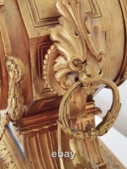 Magnifique Pendule En Bronze Doré Dans Le Gout De Sevres Époque Napoléon III