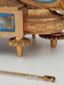 Magnifique Pendule En Bronze Doré Dans Le Gout De Sevres Époque Napoléon III