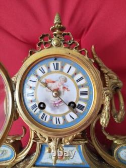 Magnifique Pendule En Bronze Doré Dans Le Gout De Sevres Époque Napoléon III