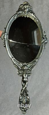 Miroir Face à main Napoléon III en bronze argenté Putto ou ange ailé & mascaron Miroir Face à main Napoléon III en bronze argenté Putto ou ange ailé & mascaron