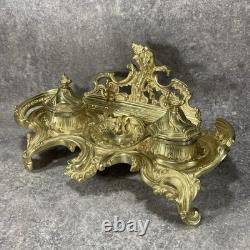 NÉCESSAIRE DE BUREAU. ENCRIER DOUBLE NAPOLÉON III. Bronze doré. Rocaille