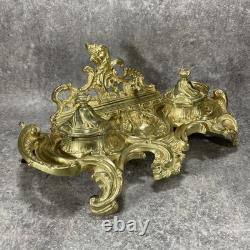 NÉCESSAIRE DE BUREAU. ENCRIER DOUBLE NAPOLÉON III. Bronze doré. Rocaille