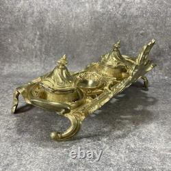 NÉCESSAIRE DE BUREAU. ENCRIER DOUBLE NAPOLÉON III. Bronze doré. Rocaille