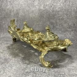 NÉCESSAIRE DE BUREAU. ENCRIER DOUBLE NAPOLÉON III. Bronze doré. Rocaille