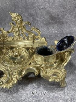 NÉCESSAIRE DE BUREAU. ENCRIER DOUBLE NAPOLÉON III. Bronze doré. Rocaille