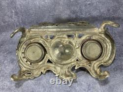 NÉCESSAIRE DE BUREAU. ENCRIER DOUBLE NAPOLÉON III. Bronze doré. Rocaille