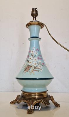 Napoléon III Pied de lampe à pétrole électrifiée Opaline décor floral peint