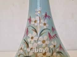 Napoléon III Pied de lampe à pétrole électrifiée Opaline décor floral peint