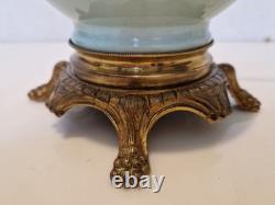 Napoléon III Pied de lampe à pétrole électrifiée Opaline décor floral peint
