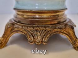 Napoléon III Pied de lampe à pétrole électrifiée Opaline décor floral peint
