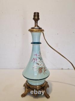 Napoléon III Pied de lampe à pétrole électrifiée Opaline décor floral peint