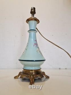 Napoléon III Pied de lampe à pétrole électrifiée Opaline décor floral peint