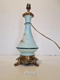 Napoléon III Pied de lampe à pétrole électrifiée Opaline décor floral peint