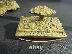Nécessaire de bureau en bronze doré XIXème encrier range courrier tampon buvard