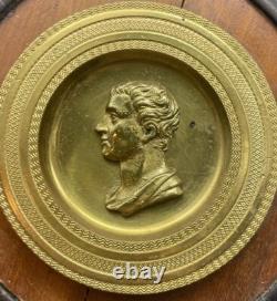 Ornement BRONZE XIX ème Médaillon de NAPOLÉON suspendu à une LYRE
