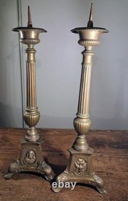 PAIRE DE PIQUE-CIERGES D'AUTEL SAINTE TRINITE EN LAITON OU BRONZE XIX ème S